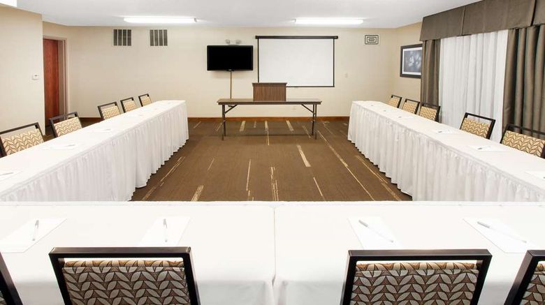<b>Hampton Inn Birch Run-Frankenmuth Meeting</b>. Images powered by <a href="https://iceportal.shijigroup.com/" title="IcePortal" target="_blank">IcePortal</a>.
