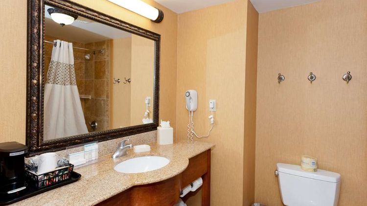 Hampton Inn & Suites by Hilton McComb Room