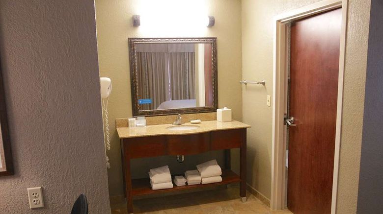 <b>Hampton Inn & Suites by Hilton McComb Room</b>. Images powered by <a href="https://iceportal.shijigroup.com/" title="IcePortal" target="_blank">IcePortal</a>.