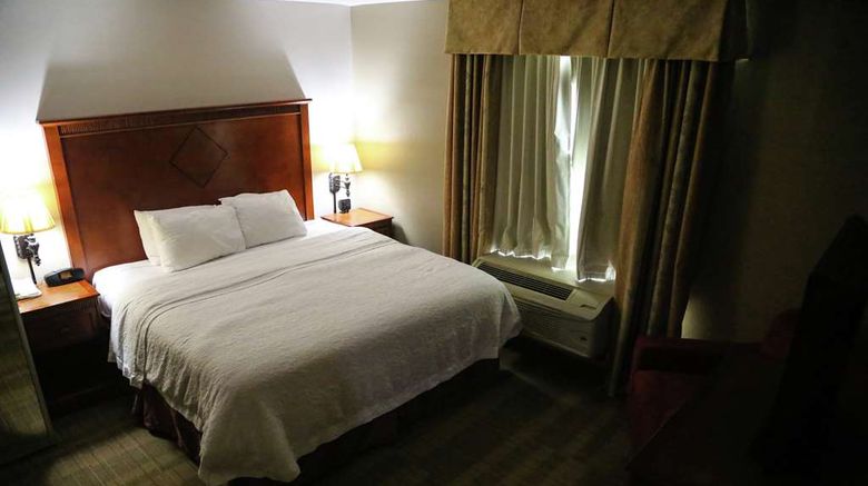 <b>Hampton Inn & Suites by Hilton McComb Room</b>. Images powered by <a href="https://iceportal.shijigroup.com/" title="IcePortal" target="_blank">IcePortal</a>.