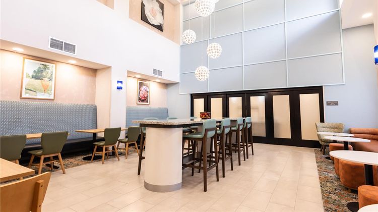 Hampton Inn & Suites by Hilton McComb Lobby