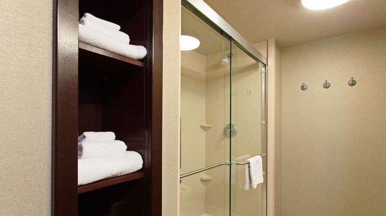 <b>Hampton Inn & Suites Merced Room</b>. Images powered by <a href="https://iceportal.shijigroup.com/" title="IcePortal" target="_blank">IcePortal</a>.