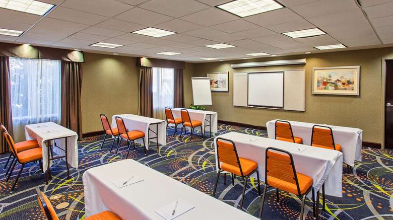 <b>Hampton Inn & Suites Merced Meeting</b>. Images powered by <a href="https://iceportal.shijigroup.com/" title="IcePortal" target="_blank">IcePortal</a>.