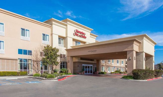 Hampton Inn & Suites Merced Exterior
