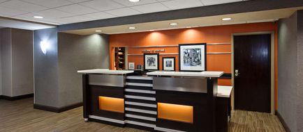 Hampton Inn & Suites Merced Lobby