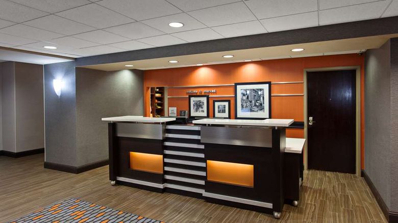 <b>Hampton Inn & Suites Merced Lobby</b>. Images powered by <a href="https://iceportal.shijigroup.com/" title="IcePortal" target="_blank">IcePortal</a>.