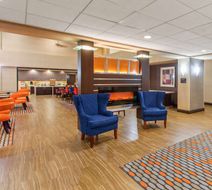 Hampton Inn & Suites Merced Lobby