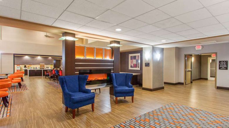 <b>Hampton Inn & Suites Merced Lobby</b>. Images powered by <a href="https://iceportal.shijigroup.com/" title="IcePortal" target="_blank">IcePortal</a>.