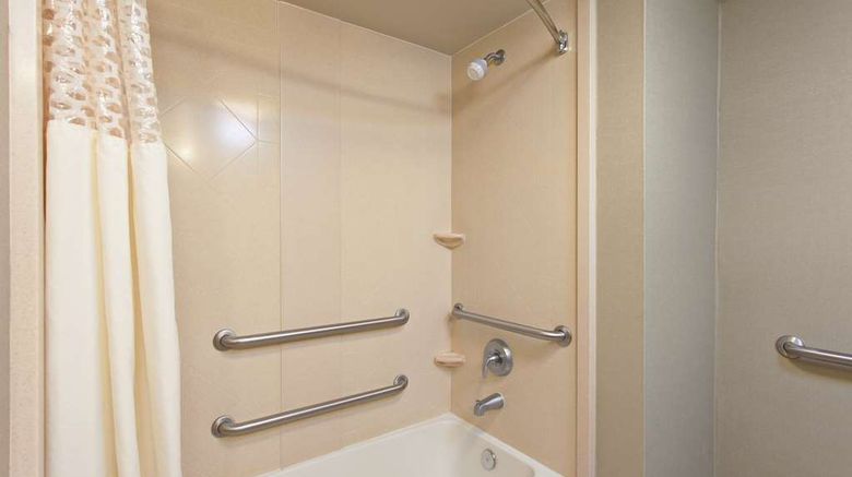 <b>Hampton Inn & Suites Merced Room</b>. Images powered by <a href="https://iceportal.shijigroup.com/" title="IcePortal" target="_blank">IcePortal</a>.