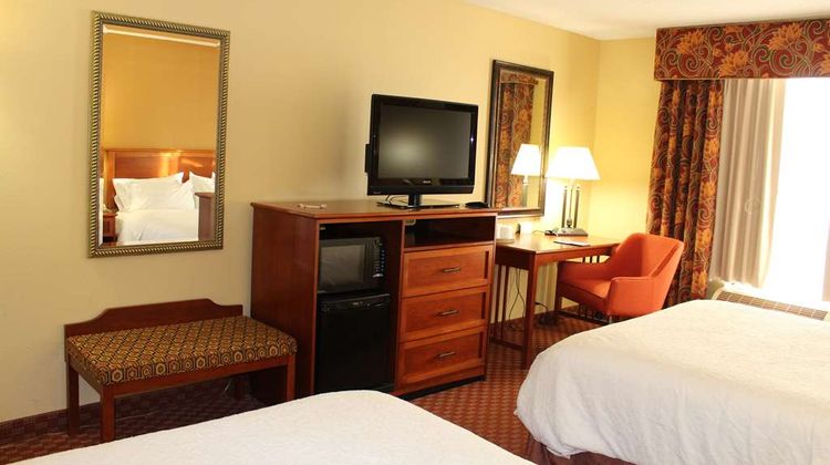 Hampton Inn McHenry Room