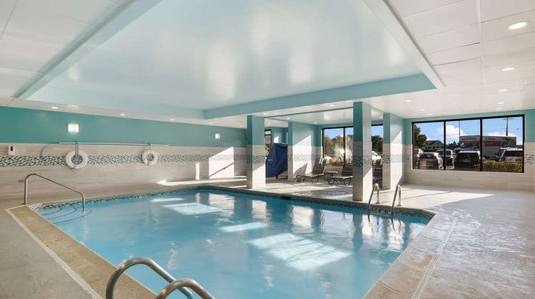 Hampton Inn McHenry Pool