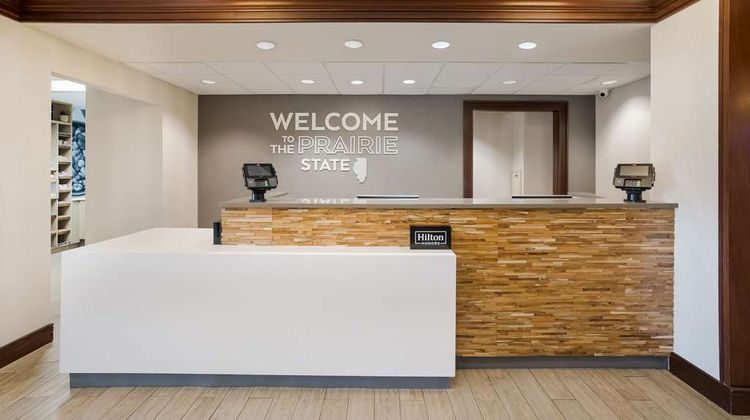Hampton Inn McHenry Lobby