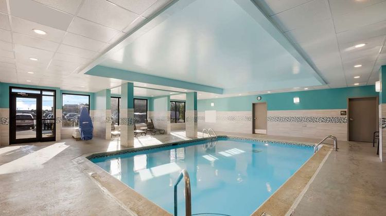 Hampton Inn McHenry Pool