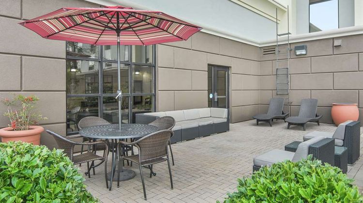 Hampton Inn & Suites Macon Exterior