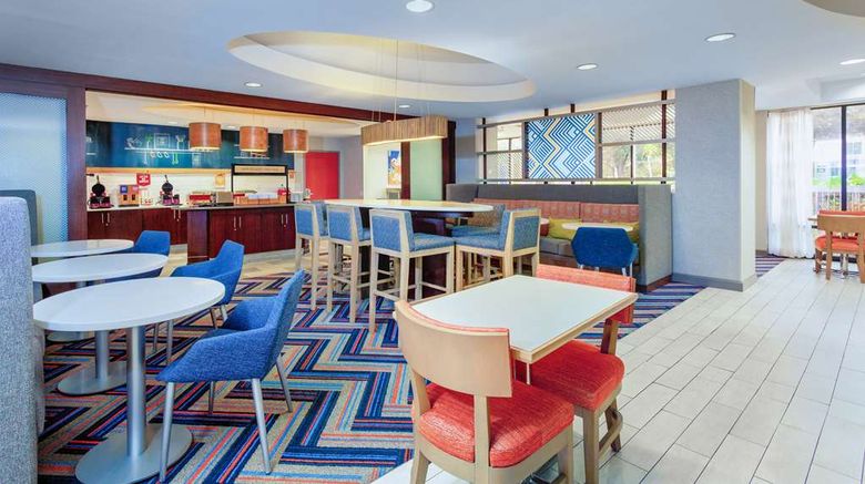 <b>Hampton Inn Orlando-Intl Airport Restaurant</b>. Images powered by <a href="https://iceportal.shijigroup.com/" title="IcePortal" target="_blank">IcePortal</a>.