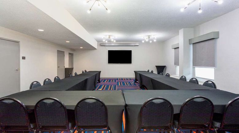 <b>Hampton Inn Orlando-Intl Airport Meeting</b>. Images powered by <a href="https://iceportal.shijigroup.com/" title="IcePortal" target="_blank">IcePortal</a>.