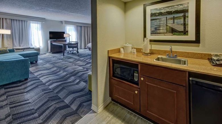 <b>Hampton Inn & Suites Clermont Room</b>. Images powered by <a href="https://iceportal.shijigroup.com/" title="IcePortal" target="_blank">IcePortal</a>.