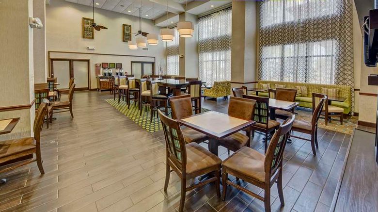 <b>Hampton Inn & Suites Clermont Lobby</b>. Images powered by <a href="https://iceportal.shijigroup.com/" title="IcePortal" target="_blank">IcePortal</a>.