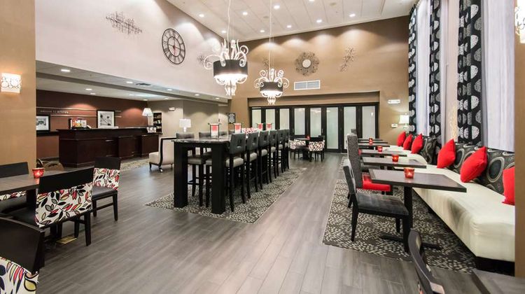 Hampton Inn & Suites Orlando-John Young Lobby