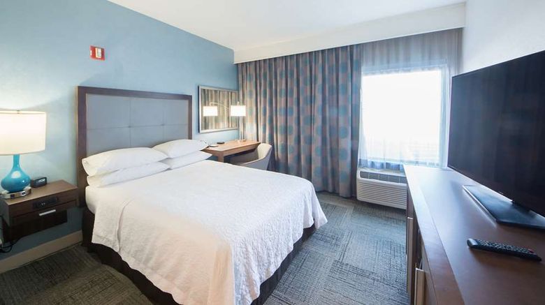 <b>Hampton Inn Lakeland Room</b>. Images powered by <a href="https://iceportal.shijigroup.com/" title="IcePortal" target="_blank">IcePortal</a>.