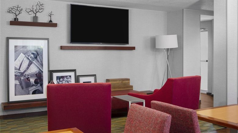 <b>Hampton Inn Orlando/Lake Buena Vista Lobby</b>. Images powered by <a href="https://iceportal.shijigroup.com/" title="IcePortal" target="_blank">IcePortal</a>.