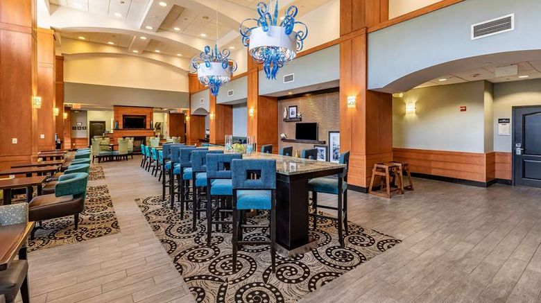 <b>Hampton Inn & Suites Orlando LBV South Lobby</b>. Images powered by <a href="https://iceportal.shijigroup.com/" title="IcePortal" target="_blank">IcePortal</a>.