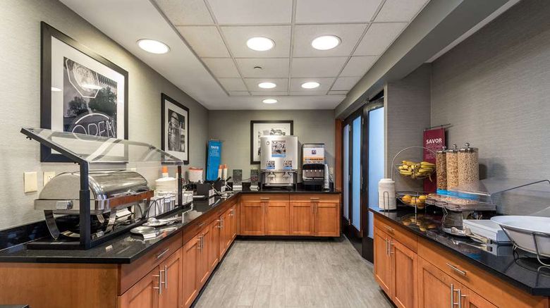 <b>Hampton Inn & Suites Orlando LBV South Restaurant</b>. Images powered by <a href="https://iceportal.shijigroup.com/" title="IcePortal" target="_blank">IcePortal</a>.