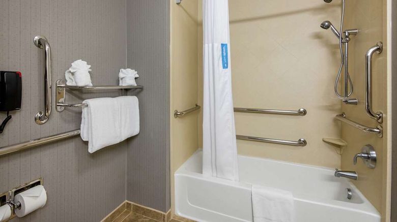 <b>Hampton Inn Meadville Room</b>. Images powered by <a href="https://iceportal.shijigroup.com/" title="IcePortal" target="_blank">IcePortal</a>.