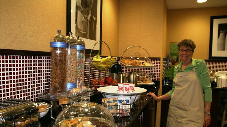 Hampton Inn & Suites Hotel Millington Restaurant