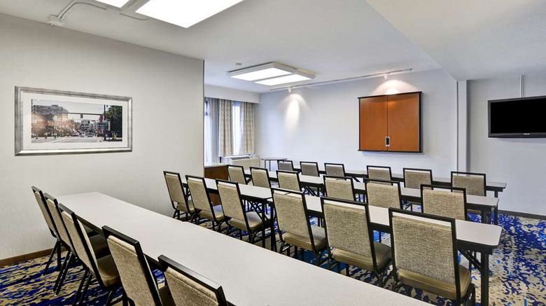 <b>Hampton Inn Memphis-Poplar Meeting</b>. Images powered by <a href="https://iceportal.shijigroup.com/" title="IcePortal" target="_blank">IcePortal</a>.