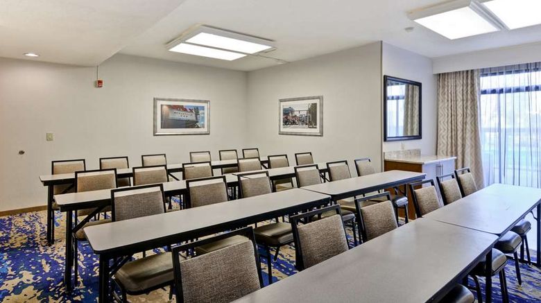 <b>Hampton Inn Memphis-Poplar Meeting</b>. Images powered by <a href="https://iceportal.shijigroup.com/" title="IcePortal" target="_blank">IcePortal</a>.