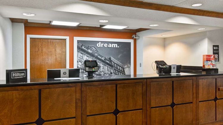 Hampton Inn Memphis-Poplar Lobby