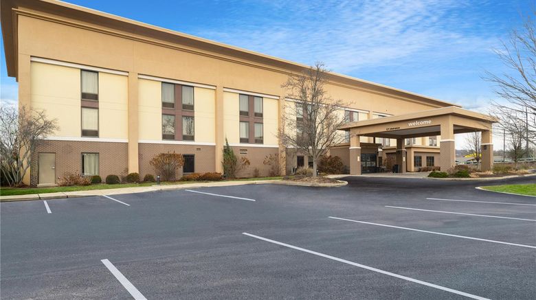 <b>Hampton Inn Marietta Exterior</b>. Images powered by <a href="https://iceportal.shijigroup.com/" title="IcePortal" target="_blank">IcePortal</a>.