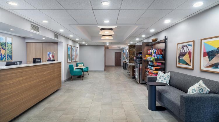 Hampton Inn Marietta Lobby