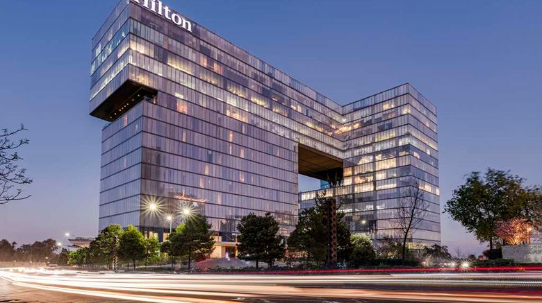 <b>Hilton Mexico City Santa Fe Exterior</b>. Images powered by <a href="https://iceportal.shijigroup.com/" title="IcePortal" target="_blank">IcePortal</a>.