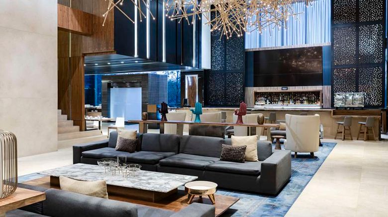 <b>Hilton Mexico City Santa Fe Lobby</b>. Images powered by <a href="https://iceportal.shijigroup.com/" title="IcePortal" target="_blank">IcePortal</a>.