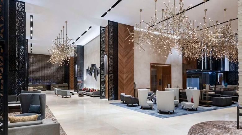 <b>Hilton Mexico City Santa Fe Lobby</b>. Images powered by <a href="https://iceportal.shijigroup.com/" title="IcePortal" target="_blank">IcePortal</a>.