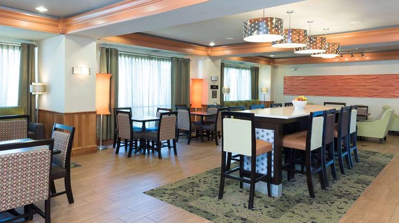 <b>Hampton Inn & Suites Mansfield Lobby</b>. Images powered by <a href="https://iceportal.shijigroup.com/" title="IcePortal" target="_blank">IcePortal</a>.