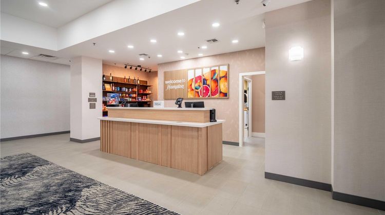 Hampton Inn & Suites Mission Lobby