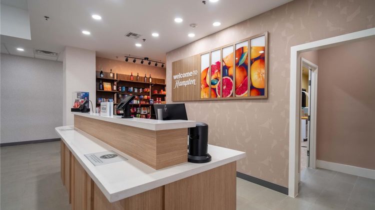 Hampton Inn & Suites Mission Lobby