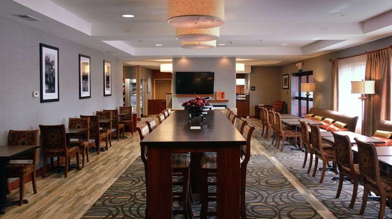 <b>Hampton Inn Medford Lobby</b>. Images powered by <a href="https://iceportal.shijigroup.com/" title="IcePortal" target="_blank">IcePortal</a>.