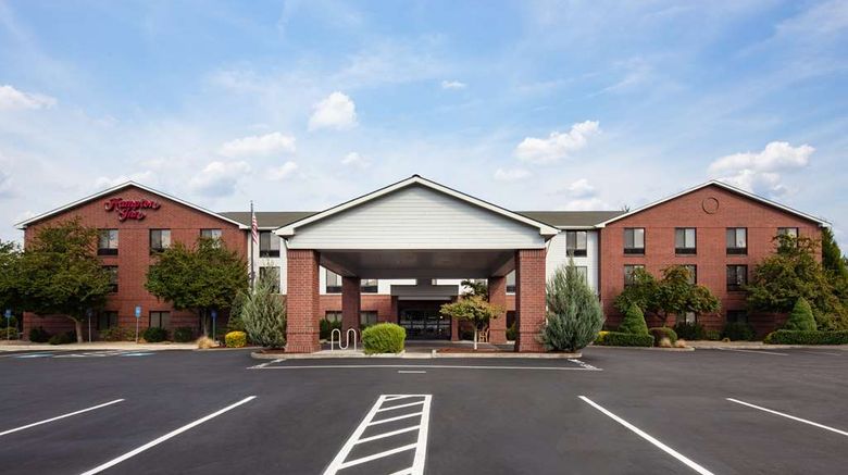 <b>Hampton Inn Medford Exterior</b>. Images powered by <a href="https://iceportal.shijigroup.com/" title="IcePortal" target="_blank">IcePortal</a>.