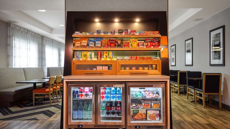 <b>Hampton Inn Medford Restaurant</b>. Images powered by <a href="https://iceportal.shijigroup.com/" title="IcePortal" target="_blank">IcePortal</a>.