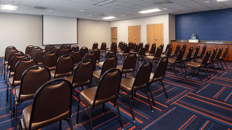 <b>Hampton Inn Medford Meeting</b>. Images powered by <a href="https://iceportal.shijigroup.com/" title="IcePortal" target="_blank">IcePortal</a>.