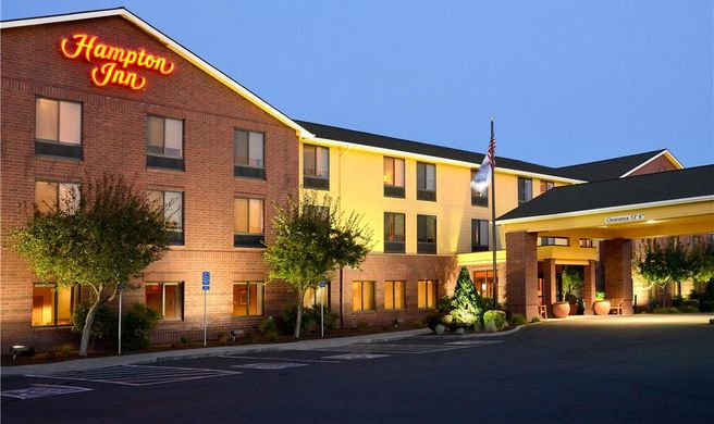 Hampton Inn Medford Exterior