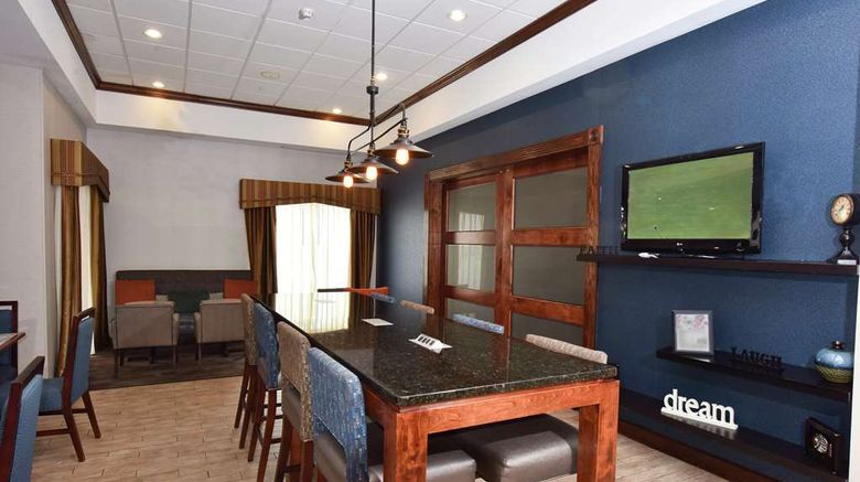 <b>Hampton Inn Alexander City Lobby</b>. Images powered by <a href="https://iceportal.shijigroup.com/" title="IcePortal" target="_blank">IcePortal</a>.