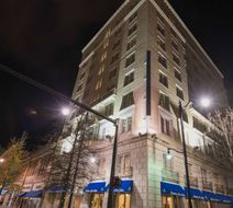 Hampton Inn & Suites Downtown Exterior