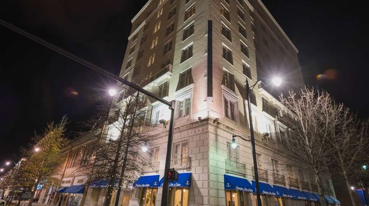 Hampton Inn & Suites Downtown Exterior