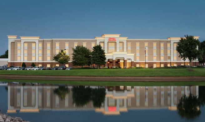 Hampton Inn & Suites EastChase Exterior