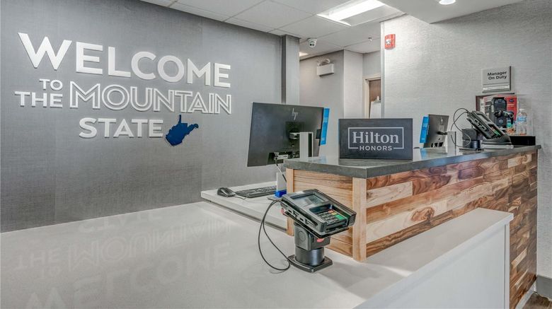 <b>Hampton Inn Morgantown Lobby</b>. Images powered by <a href="https://iceportal.shijigroup.com/" title="IcePortal" target="_blank">IcePortal</a>.